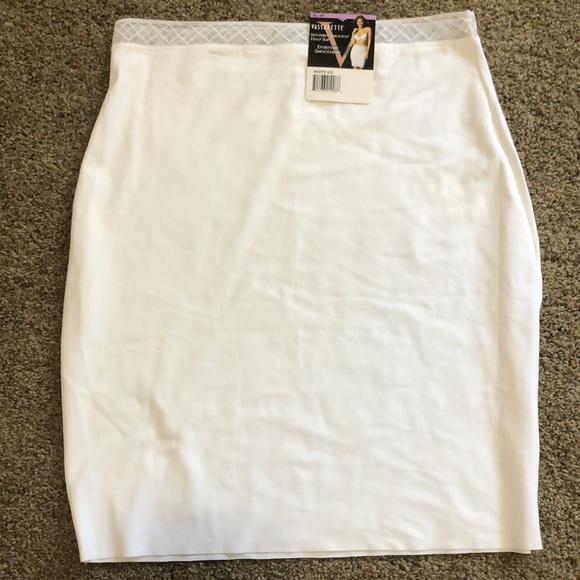 Vassarette Invisibly Smooth White/Ice Sz XL 18” - Picture 3 of 5